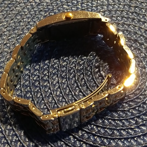 Invicta watch 8 inch needs battery - Picture 4 of 4